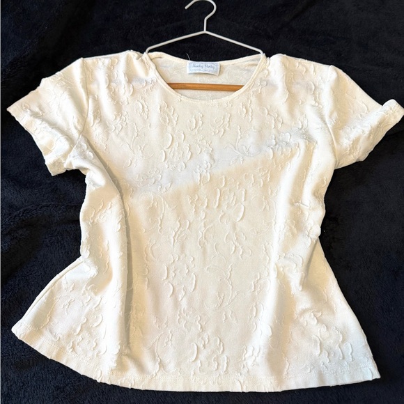 Hanky Panky Tops - ✨ Vintage Hanky Panky Cream Textured Floral Top ✨